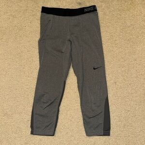 WOMENS NIKE CROPPED LEGGINGS, SIZE M